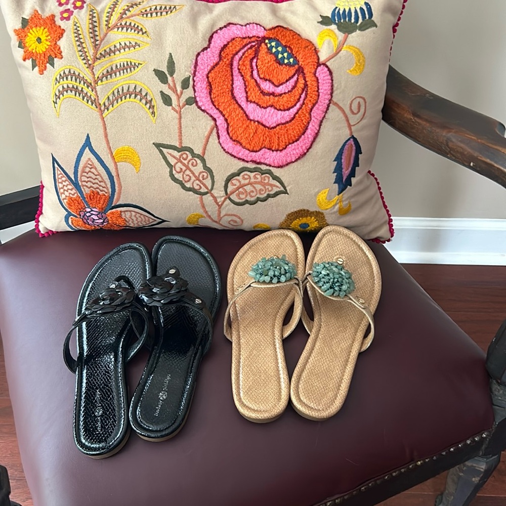 2 pair of Lindsay Phillips flip flops, changeable snaps.Black pair 8, tan pair 7